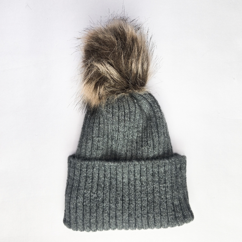 NWT Virgina Wolf Fallon Pom Pom Knit Hat, Gray
